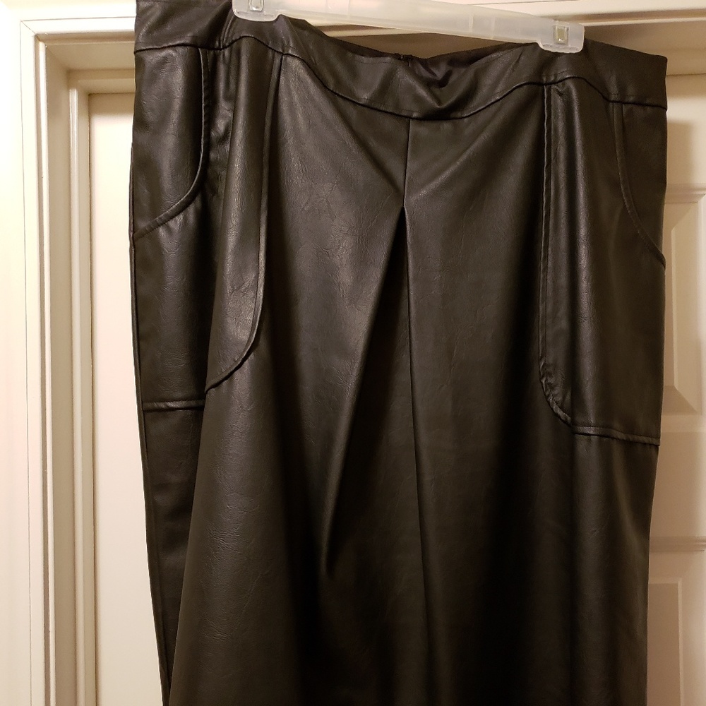 Black pleather skirt with front pleat